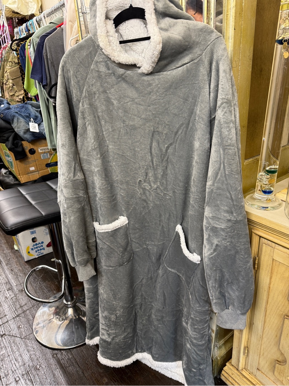 NWOT Oversized Wearable Blanket Hoodie - Gray / Sherpa Lined